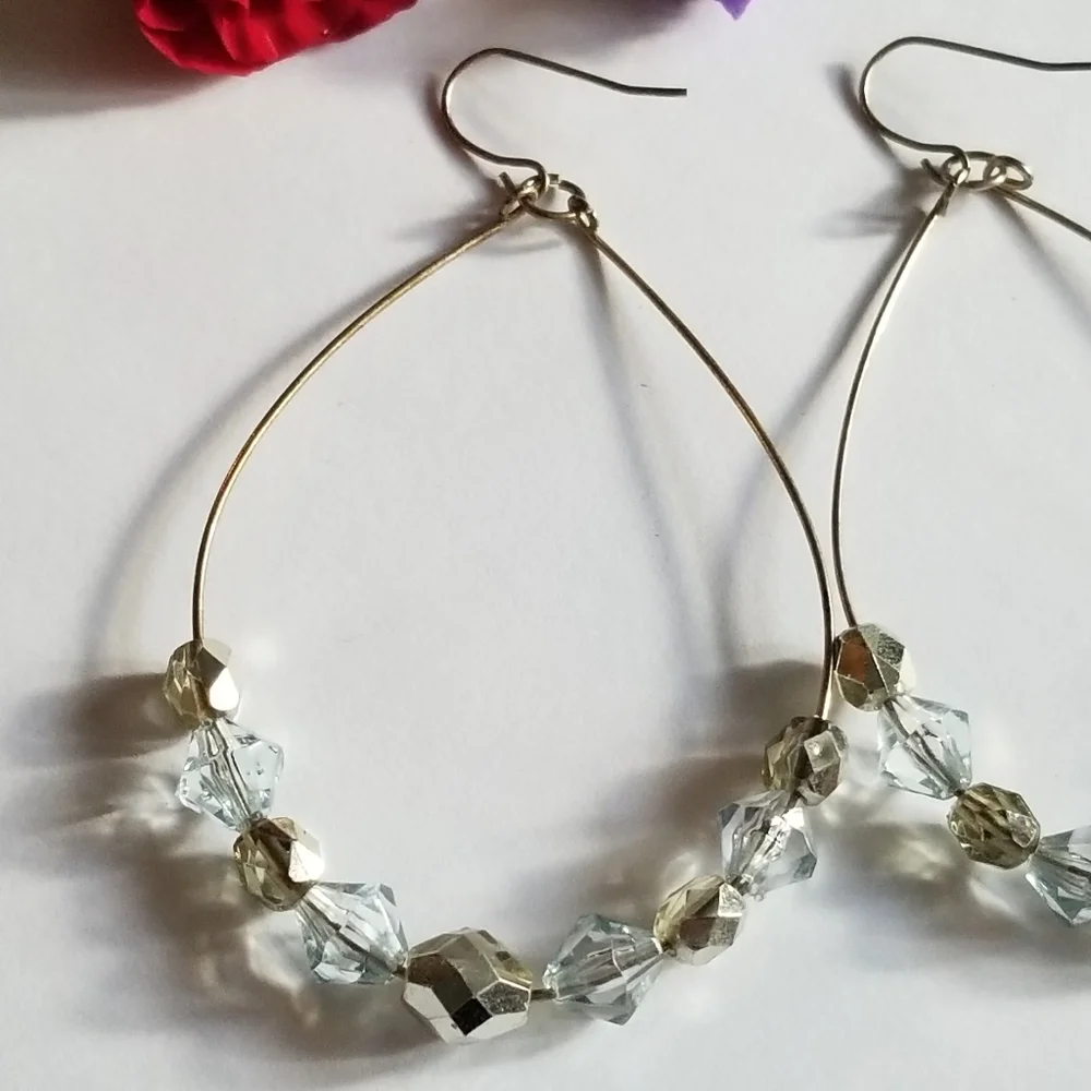 Relisted -Sparkly teardrop earrings silver tone - Picture 9 of 10